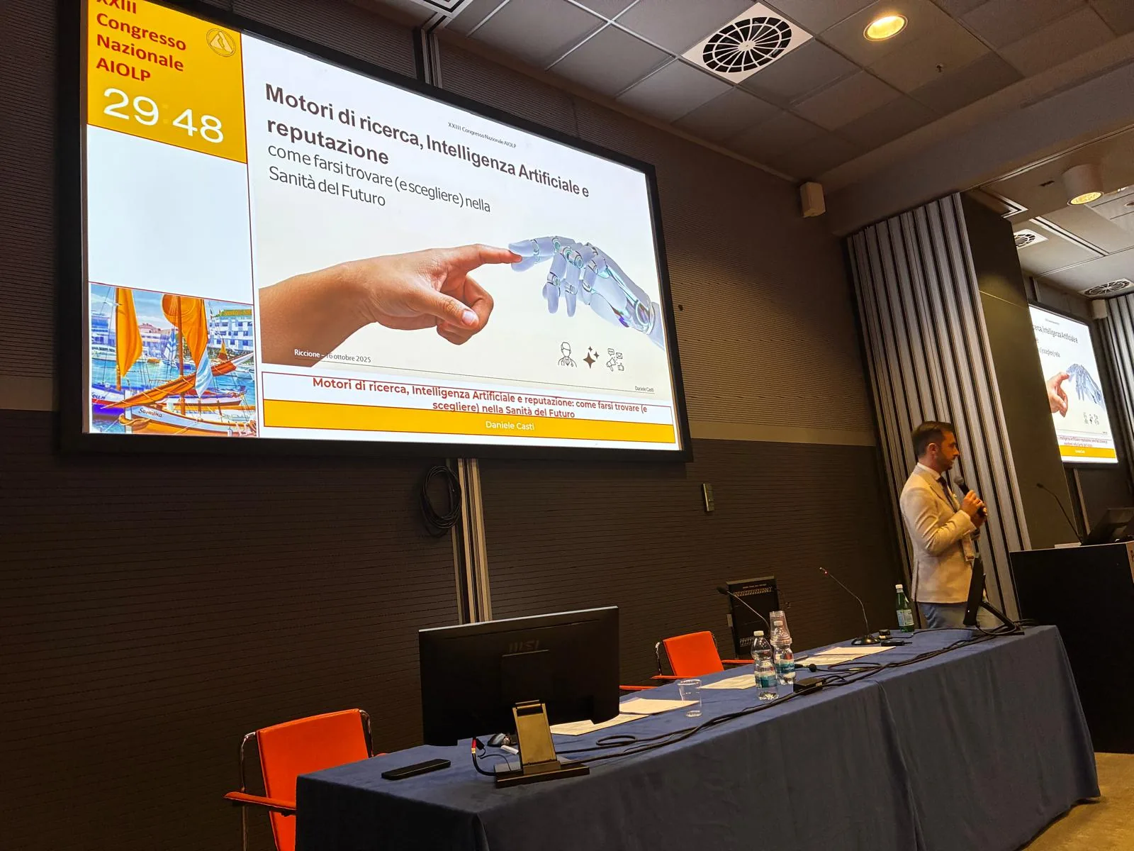 Daniele Casti presenta l’intervento su motori di ricerca, intelligenza artificiale e reputazione al Congresso AIOLP di Riccione 2025