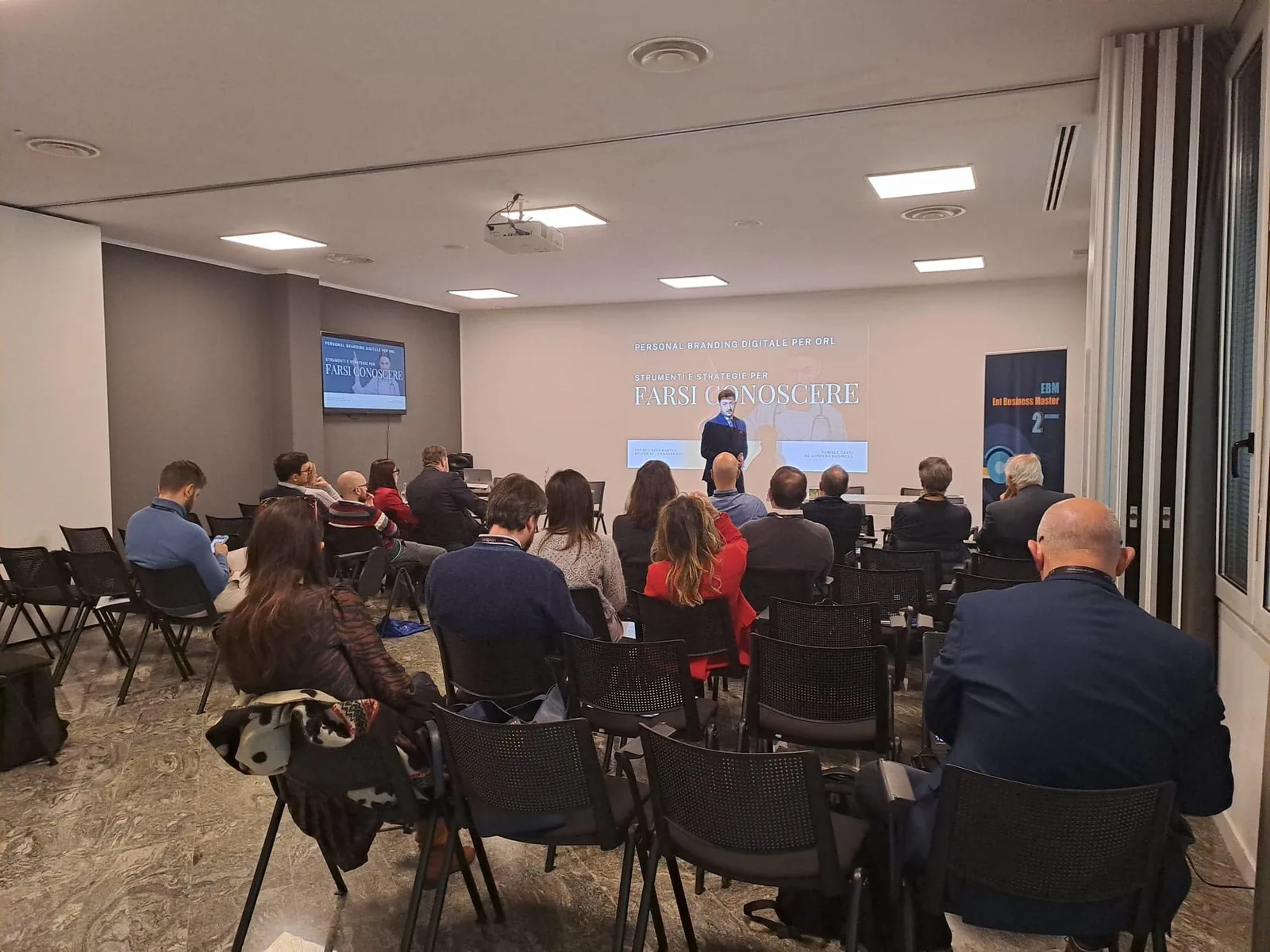 Daniele Casti conduce un incontro sul personal branding digitale per i medici del master EBM ENT Business Master, nel novembre 2024
