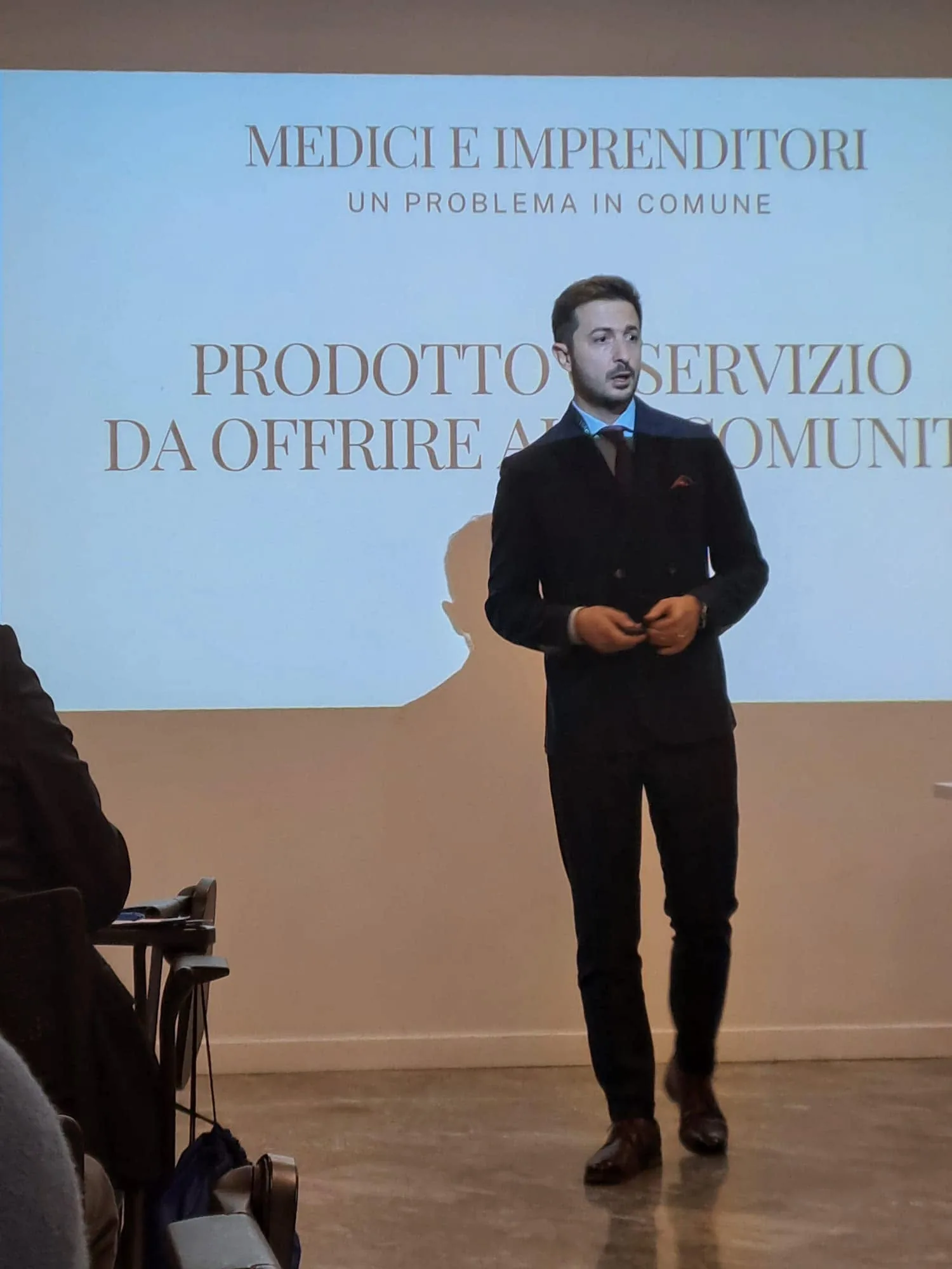 Daniele Casti durante una lezione sul personal branding digitale al master EBM 2024